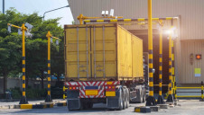 X-raying goods vehicles at Kerem Shalom commercial crossing between Israel and Palestine